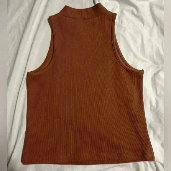 Ribbed Turtleneck Top. Sleeveless - Picture 2 of 3